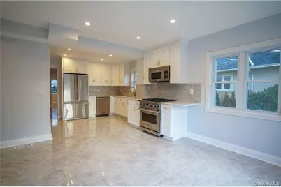 85 Franklin Avenue, Lynbrook, NY 11563 - Photo 9