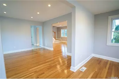 85 Franklin Avenue, Lynbrook, NY 11563 - Photo 3