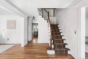 19 Hamilton Pl, Lake Grove, NY 11755 - Photo 3