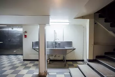 609 Warren Street #Ground Floor, Hudson, NY 12534 - Photo 9