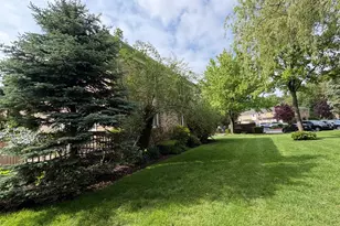 40 Town House Dr, Massapequa Park, NY 11762 - Photo 27