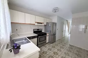 40 Town House Dr, Massapequa Park, NY 11762 - Photo 15