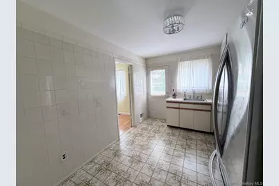 40 Town House Drive, Massapequa Park, NY 11762 - Photo 17