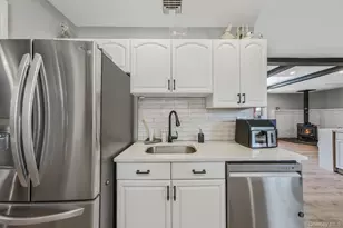 5 Oakwood Ave, Port Jefferson Station, NY 11776 - Photo 5