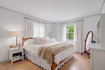 359 Moffitt Boulevard, Islip, NY 11751 - Photo 9