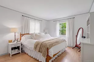 359 Moffitt Blvd, Islip, NY 11751 - Photo 9