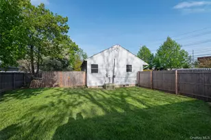 359 Moffitt Blvd, Islip, NY 11751 - Photo 11