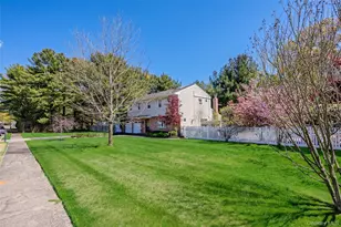140 Tremper St, Holbrook, NY 11741 - Photo 3