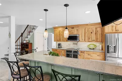 140 Tremper Street, Holbrook, NY 11741 - Photo 5
