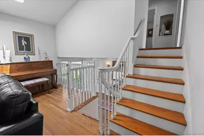 1 Sandra Court, Glen Cove, NY 11542 - Photo 3