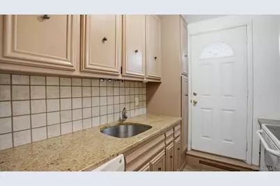 570 Broadway #A9, Lynbrook, NY 11563 - Photo 5
