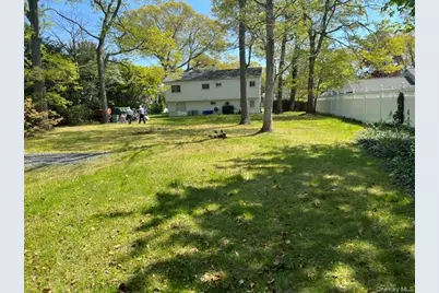 32 Vautrin Avenue, Holtsville, NY 11742 - Photo 15
