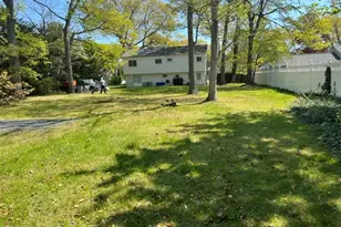 32 Vautrin Ave, Holtsville, NY 11742 - Photo 15