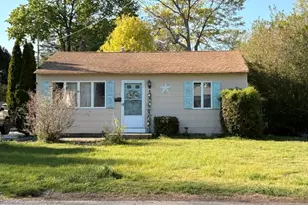 410 3rd Ave, East Northport, NY 11731 - Photo 3