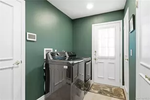 7 Great Neck Ct, Huntington, NY 11743 - Photo 21