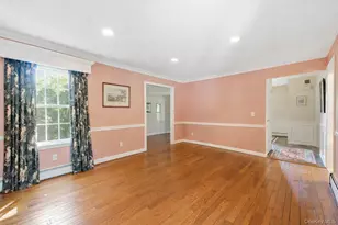 7 Great Neck Ct, Huntington, NY 11743 - Photo 13