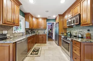 7 Great Neck Ct, Huntington, NY 11743 - Photo 17