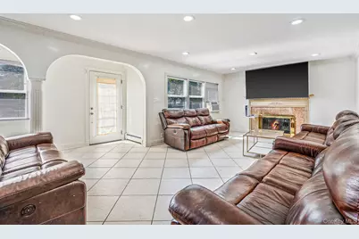 56 Pickwick Lane, North Babylon, NY 11703 - Photo 5