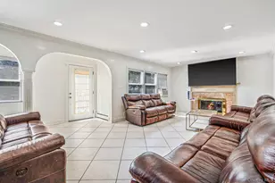 56 Pickwick Ln, North Babylon, NY 11703 - Photo 5