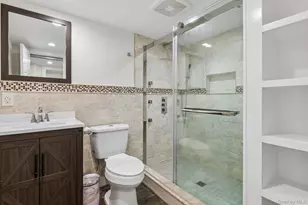 958 Alan Dr, Wantagh, NY 11793 - Photo 25