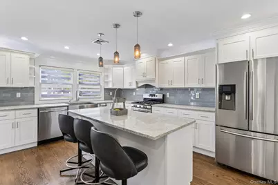 958 Alan Drive, Wantagh, NY 11793 - Photo 9