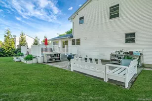 111 Chapel Hill Dr, Brentwood, NY 11717 - Photo 37