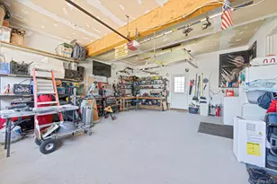 111 Chapel Hill Dr, Brentwood, NY 11717 - Photo 39