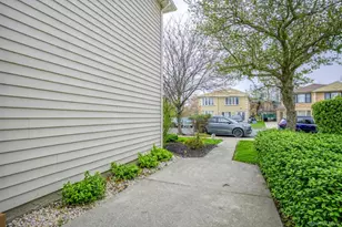 132 Forest St, New York, NY 10314 - Photo 25