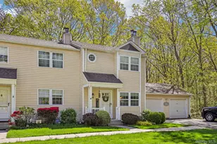 13 Rutledge Commons, Yaphank, NY 11980 - Photo 3