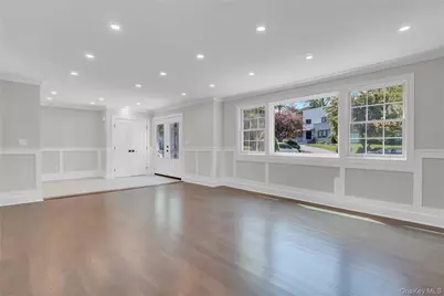 52 Woodland Road, Roslyn, NY 11576 - Photo 5