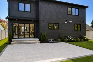 28 Choir Ln, Westbury, NY 11590 - Photo 3