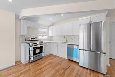 115-72A Newburg St, Saint Albans, NY 11412 - Photo 9