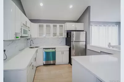 587 Miller Avenue, Freeport, NY 11520 - Photo 13