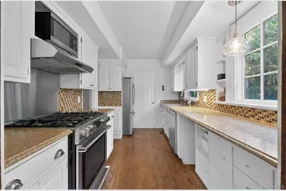 102 Quaker Ridge Road, Manhasset, NY 11030 - Photo 7