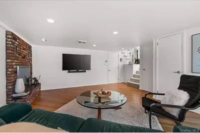 24 Mesa Road, Syosset, NY 11791 - Photo 21