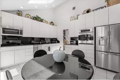 24 Mesa Road, Syosset, NY 11791 - Photo 15