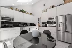 24 Mesa Rd, Syosset, NY 11791 - Photo 15