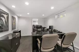 24 Mesa Rd, Syosset, NY 11791 - Photo 33