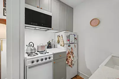 485 Pelham Road #B56, New Rochelle, NY 10805 - Photo 9