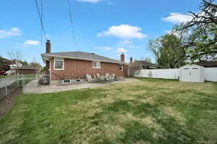 393 Coleridge St, Levittown, NY 11756 - Photo 17