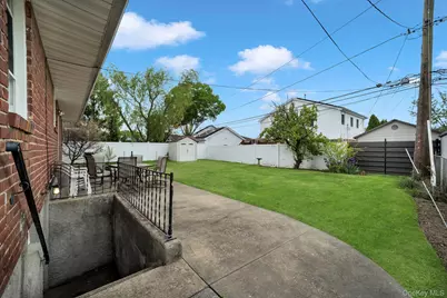 393 Coleridge Street, Levittown, NY 11756 - Photo 19