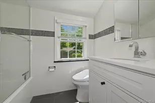 214 Nassau Ave, Munsey Park, NY 11030 - Photo 21