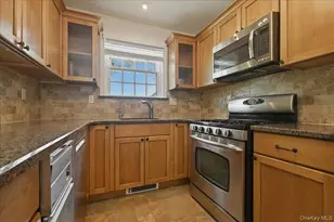 214 Nassau Ave, Munsey Park, NY 11030 - Photo 11
