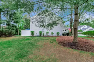 1 Plantation Dr, Hauppauge, NY 11788 - Photo 31