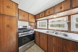 88 W Peenpack Trail, Sparrow Bush, NY 12780 - Photo 13