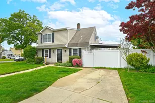 17 Ring Ln, Levittown, NY 11756 - Photo 3