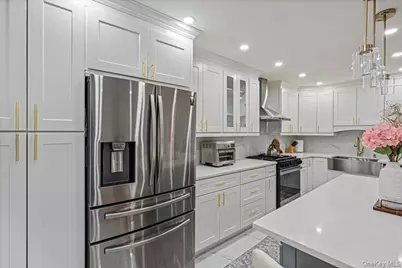 320 Marion Street, Brooklyn, NY 11233 - Photo 9