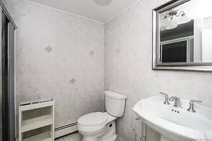 8 Broadfield Pl, Glen Cove, NY 11542 - Photo 19