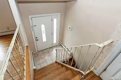 8 Broadfield Place, Glen Cove, NY 11542 - Photo 5