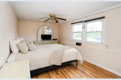 8 Broadfield Place, Glen Cove, NY 11542 - Photo 13
